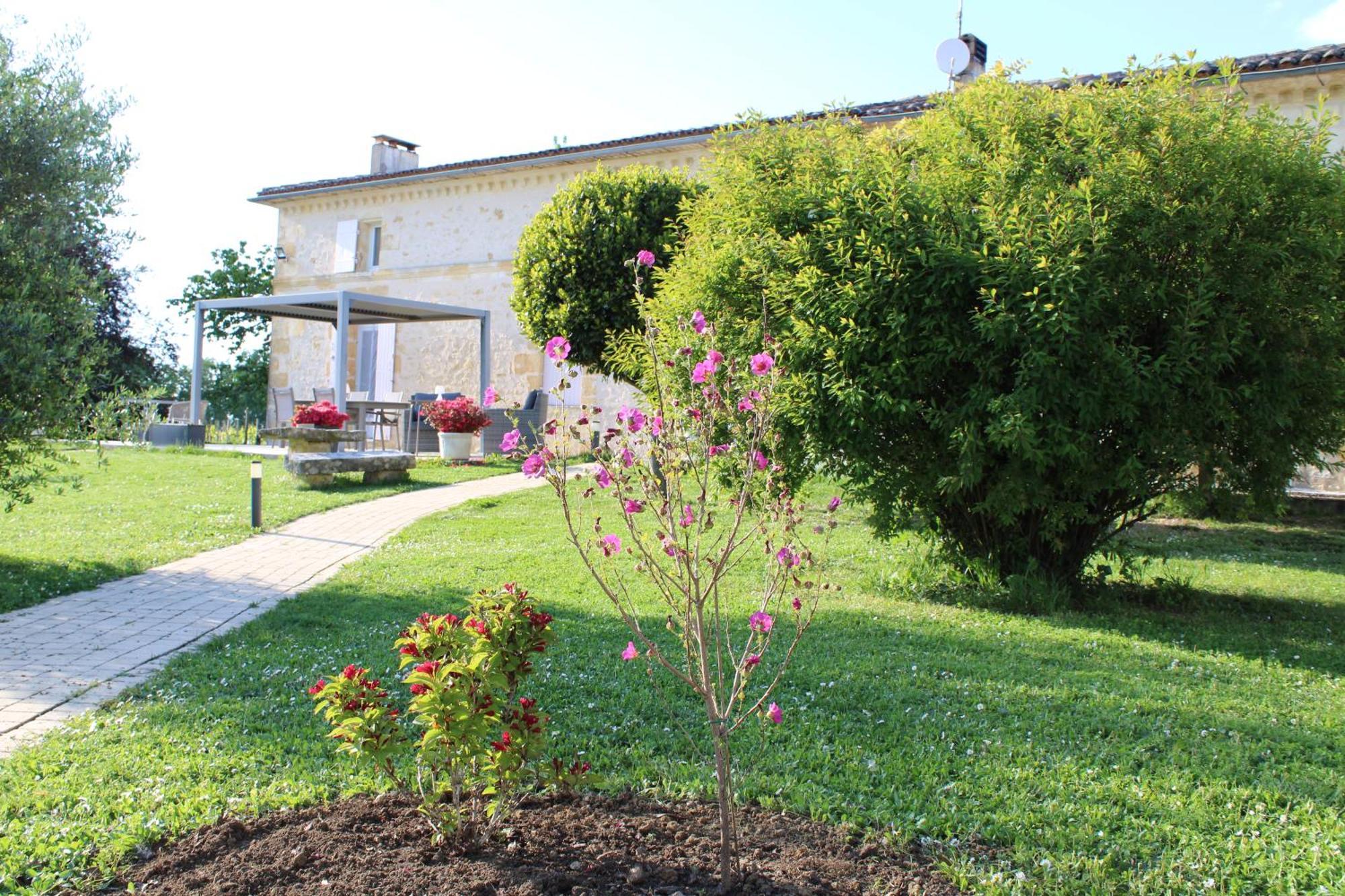 La Vigneraie De Laura Bed and Breakfast Sainte-Colombe  Exteriör bild